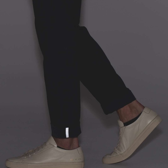 Lululemon Commission Pant Classic Fit in Navy (30) - Picture 7 of 11